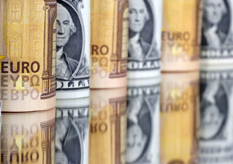 Foreign exchange market slumps ahead of major US economic indicators